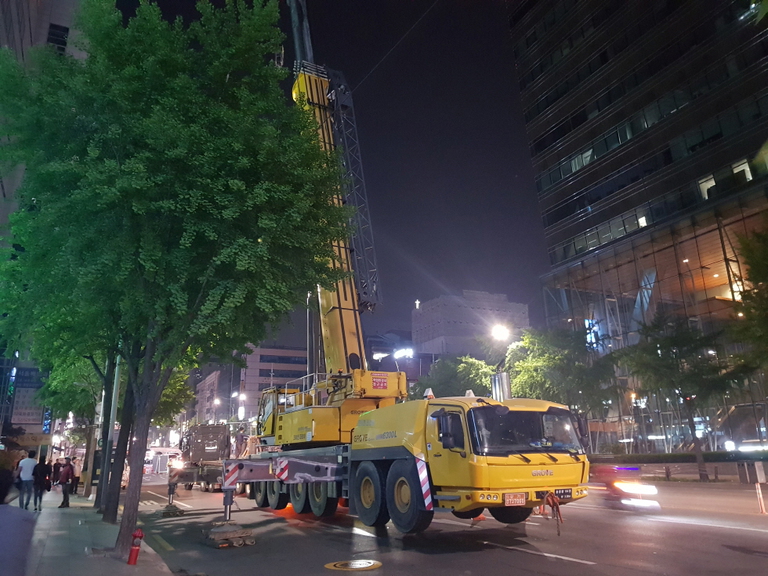 역삼역 성지하이츠 원형냉각탑 철거공사 및 대향류 냉각탑 신설공사 크레인작업